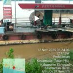 APMS/SPBU 66.785.001 Pulau Tayan Hilir Diduga Lakukan Pengisian BBM Menggunakan Drum dan Angkutan Mobil Pick Up InShot_20251113_113241433